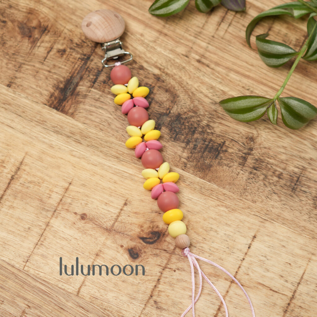 Lote de productos TROPI, compuesto por diversos accesorios de alta calidad para el cuidado y bienestar de bebé y familia.