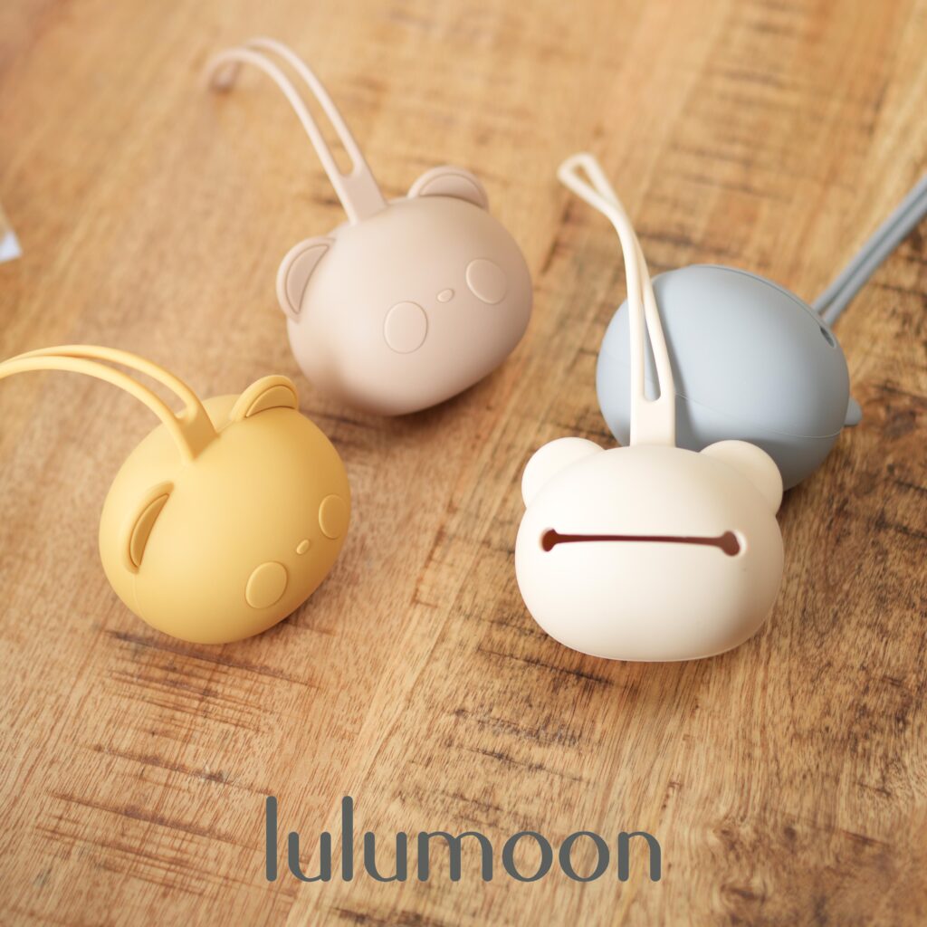 Guardachupete de silicona Lulumoon, fácil de lavar, con enganche para carrito o bolso.