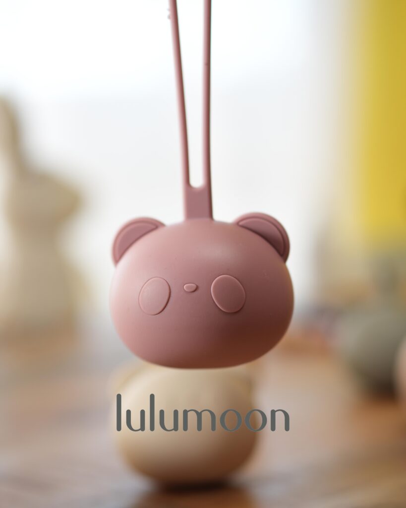 Guardachupete de silicona Lulumoon, fácil de lavar, con enganche para carrito o bolso.