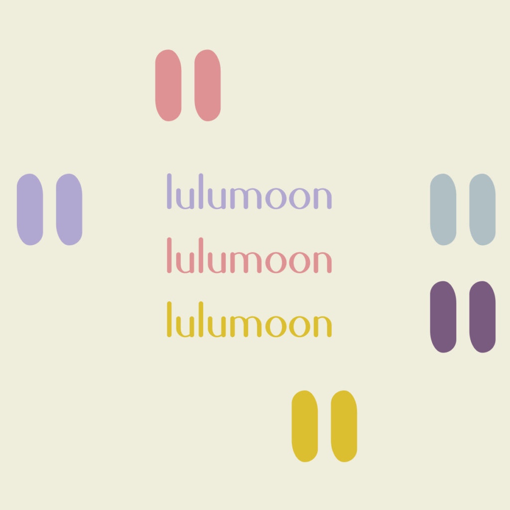 Logotipo de Lulumoon Bebé con detalles de silicona alimentaria y madera natural, especializado en artesanía infantil y regalos seguros para bebés.