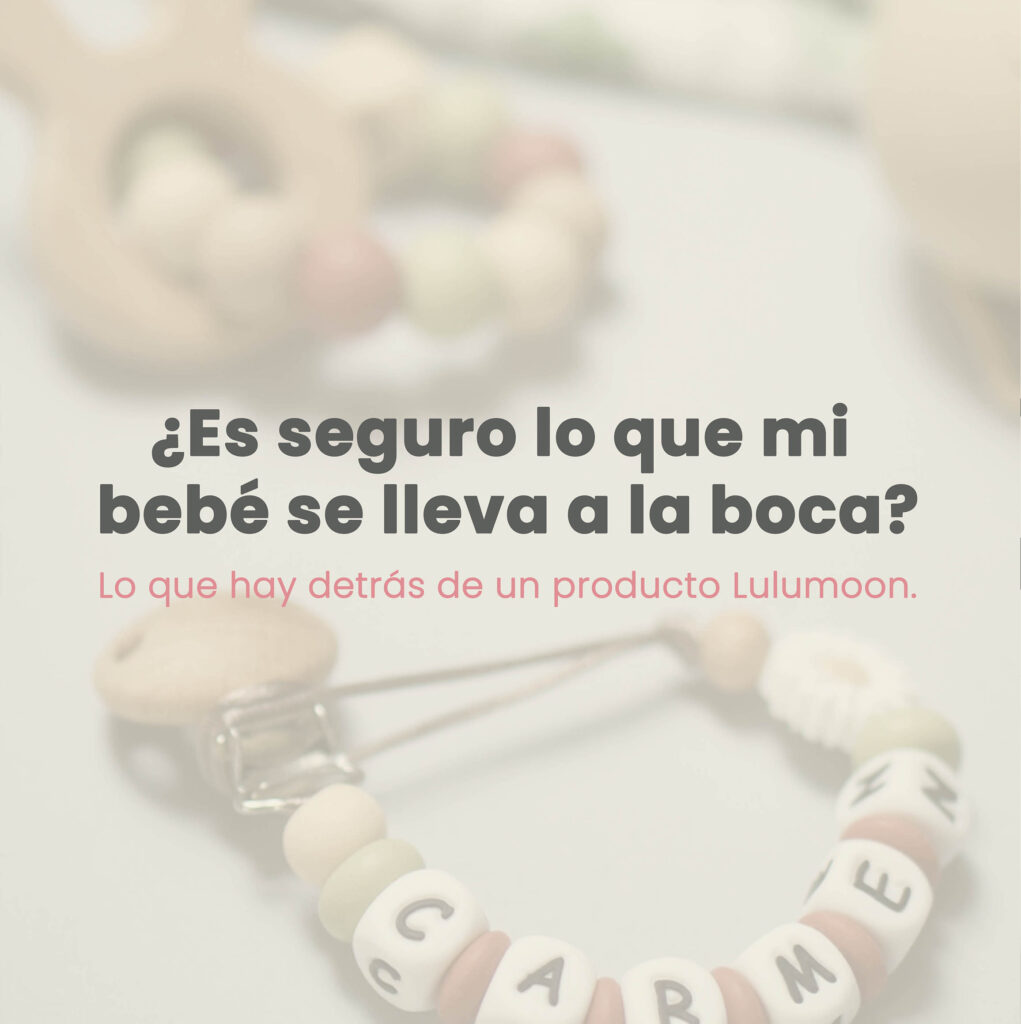 Chupetero de silicona alimentaria y madera natural certificado bajo normativa europea de seguridad infantil.